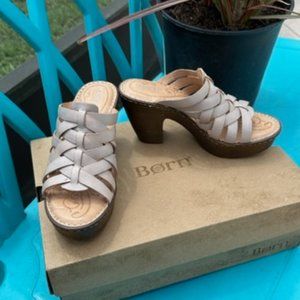 BRAND NEW BORN GAYLE PLATFORM SANDALS, SIZE 6